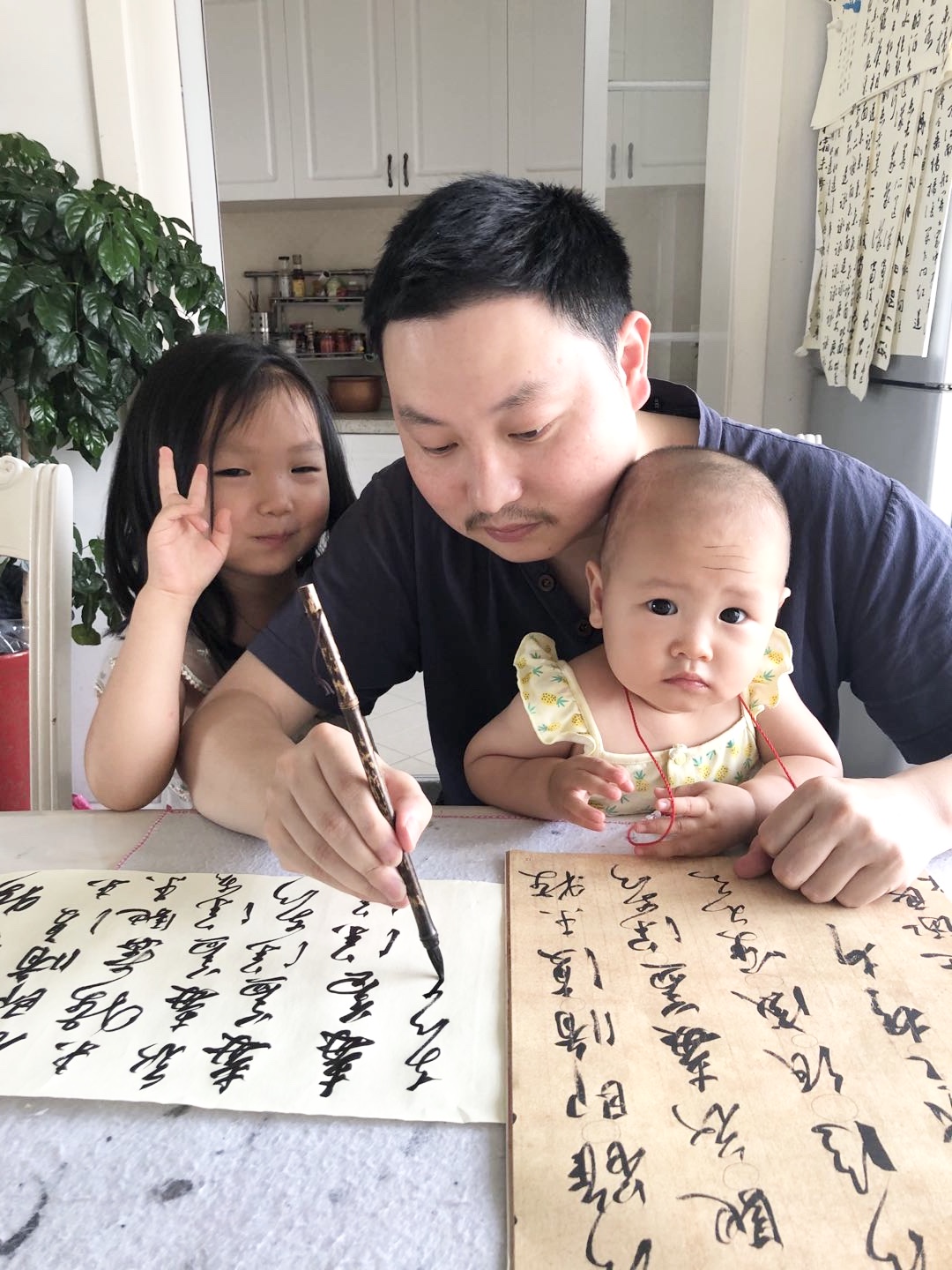 梁素(图1)